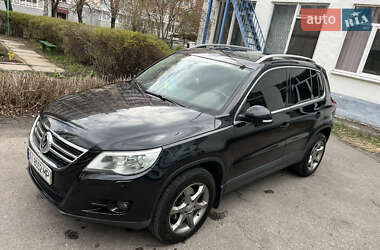 Внедорожник / Кроссовер Volkswagen Tiguan 2010 в 