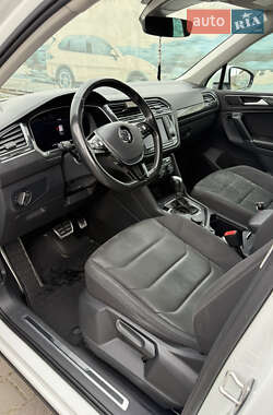 Внедорожник / Кроссовер Volkswagen Tiguan 2016 в 