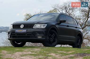 Внедорожник / Кроссовер Volkswagen Tiguan 2019 в 