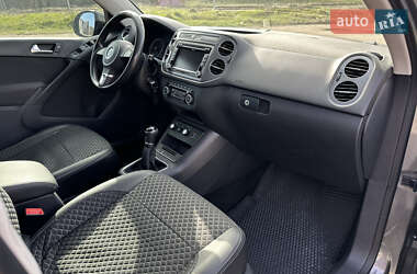 Внедорожник / Кроссовер Volkswagen Tiguan 2011 в 
