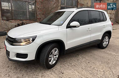 Внедорожник / Кроссовер Volkswagen Tiguan 2016 в 