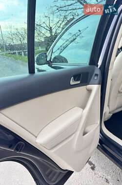 Внедорожник / Кроссовер Volkswagen Tiguan 2011 в 