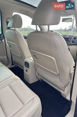 Внедорожник / Кроссовер Volkswagen Tiguan 2011 в 