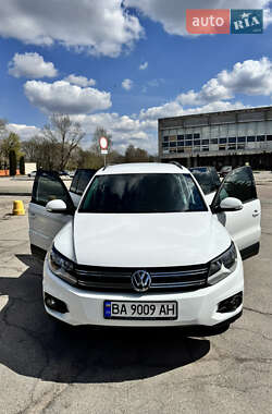 Внедорожник / Кроссовер Volkswagen Tiguan 2016 в 