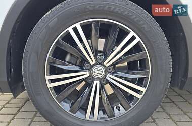 Внедорожник / Кроссовер Volkswagen Tiguan 2018 в 