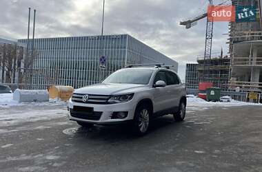 Позашляховик / Кросовер Volkswagen Tiguan 2014 в 