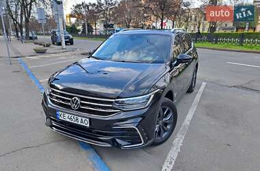Внедорожник / Кроссовер Volkswagen Tiguan 2023 в 