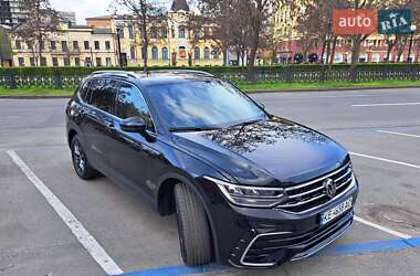 Внедорожник / Кроссовер Volkswagen Tiguan 2023 в 
