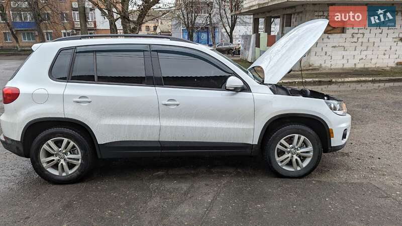 Внедорожник / Кроссовер Volkswagen Tiguan 2016 в Первомайске
