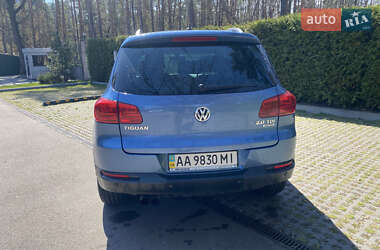 Позашляховик / Кросовер Volkswagen Tiguan 2012 в 