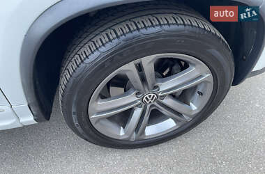 Внедорожник / Кроссовер Volkswagen Tiguan 2016 в 