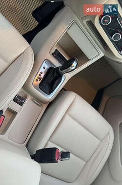 Позашляховик / Кросовер Volkswagen Tiguan 2012 в 