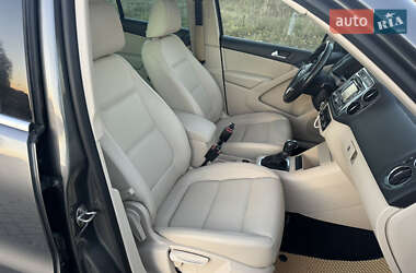 Позашляховик / Кросовер Volkswagen Tiguan 2012 в 