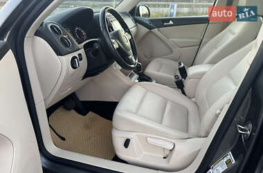 Позашляховик / Кросовер Volkswagen Tiguan 2012 в 