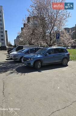 Внедорожник / Кроссовер Volkswagen Tiguan 2016 в 