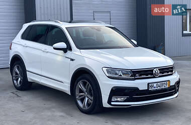 Внедорожник / Кроссовер Volkswagen Tiguan 2017 в 