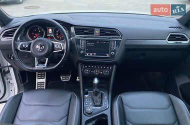 Внедорожник / Кроссовер Volkswagen Tiguan 2017 в 