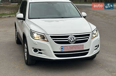 Внедорожник / Кроссовер Volkswagen Tiguan 2011 в 