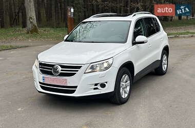 Внедорожник / Кроссовер Volkswagen Tiguan 2011 в 