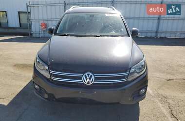 Позашляховик / Кросовер Volkswagen Tiguan 2016 в 
