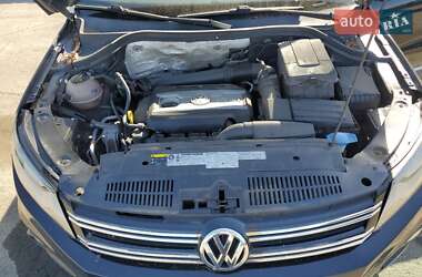Позашляховик / Кросовер Volkswagen Tiguan 2016 в 