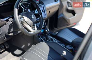 Позашляховик / Кросовер Volkswagen Tiguan 2021 в 