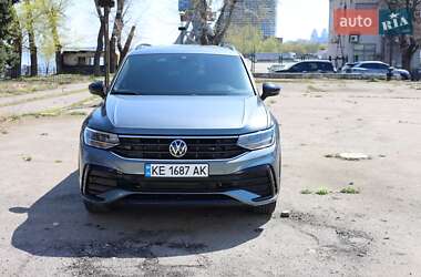 Позашляховик / Кросовер Volkswagen Tiguan 2021 в 