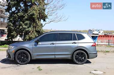 Позашляховик / Кросовер Volkswagen Tiguan 2021 в 
