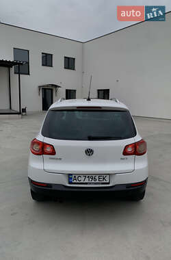 Внедорожник / Кроссовер Volkswagen Tiguan 2011 в 