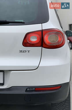 Внедорожник / Кроссовер Volkswagen Tiguan 2011 в 