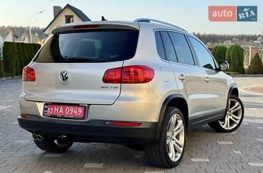 Позашляховик / Кросовер Volkswagen Tiguan 2012 в 