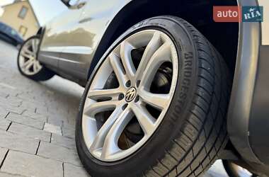 Позашляховик / Кросовер Volkswagen Tiguan 2012 в 