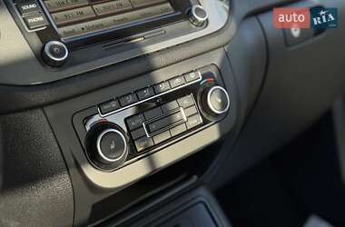 Позашляховик / Кросовер Volkswagen Tiguan 2012 в 