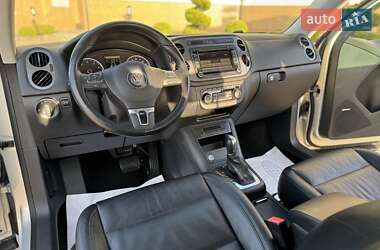 Позашляховик / Кросовер Volkswagen Tiguan 2012 в 