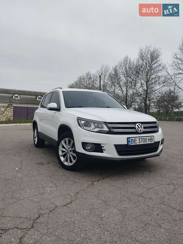 Внедорожник / Кроссовер Volkswagen Tiguan 2015 в 