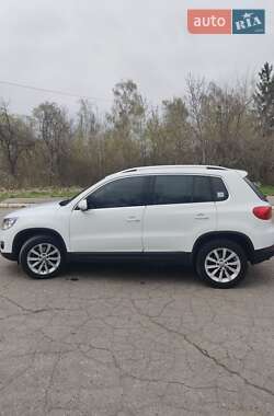 Внедорожник / Кроссовер Volkswagen Tiguan 2015 в 