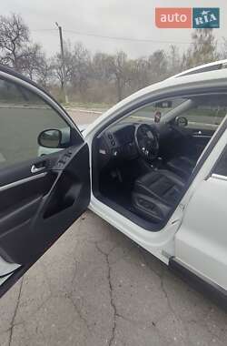 Внедорожник / Кроссовер Volkswagen Tiguan 2015 в 
