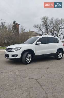 Внедорожник / Кроссовер Volkswagen Tiguan 2015 в 