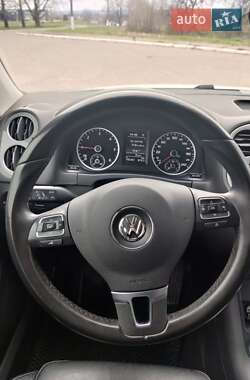 Внедорожник / Кроссовер Volkswagen Tiguan 2015 в 