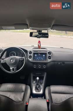 Внедорожник / Кроссовер Volkswagen Tiguan 2015 в 