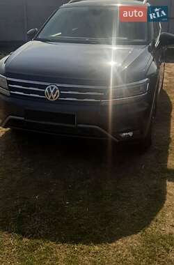 Позашляховик / Кросовер Volkswagen Tiguan 2018 в 