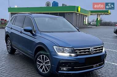 Внедорожник / Кроссовер Volkswagen Tiguan 2019 в 