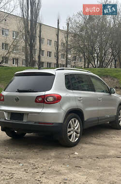 Внедорожник / Кроссовер Volkswagen Tiguan 2010 в 