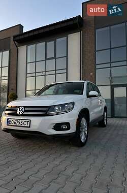 Внедорожник / Кроссовер Volkswagen Tiguan 2012 в 
