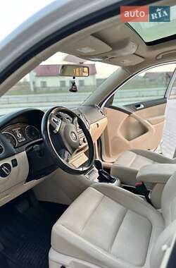 Внедорожник / Кроссовер Volkswagen Tiguan 2012 в 
