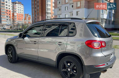 Внедорожник / Кроссовер Volkswagen Tiguan 2011 в 