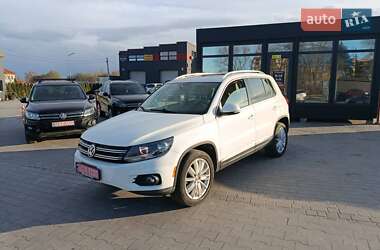 Позашляховик / Кросовер Volkswagen Tiguan 2015 в 
