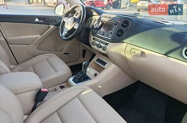 Позашляховик / Кросовер Volkswagen Tiguan 2015 в 