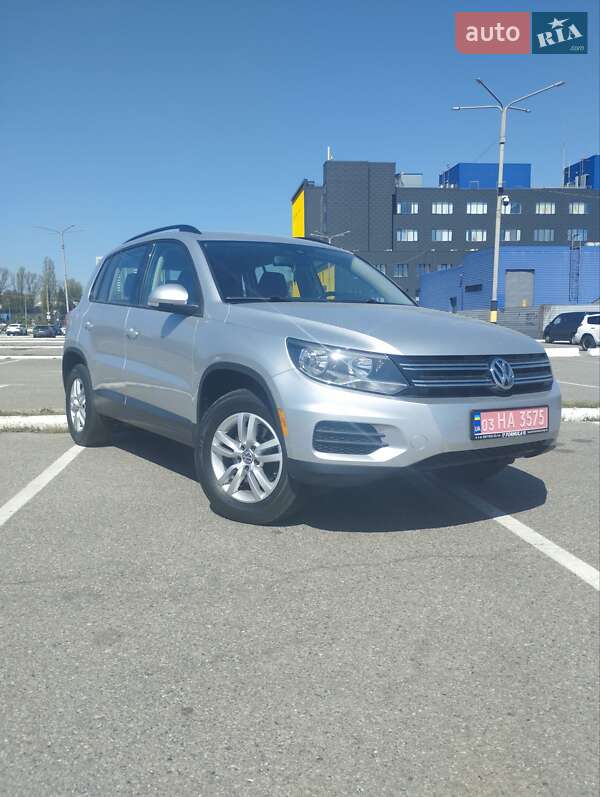 Внедорожник / Кроссовер Volkswagen Tiguan 2016 в 