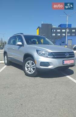Внедорожник / Кроссовер Volkswagen Tiguan 2016 в 